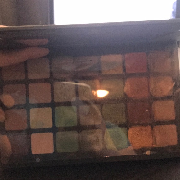 Natasha Denona Brown and Green  28 Shade Palette - Picture 3 of 4